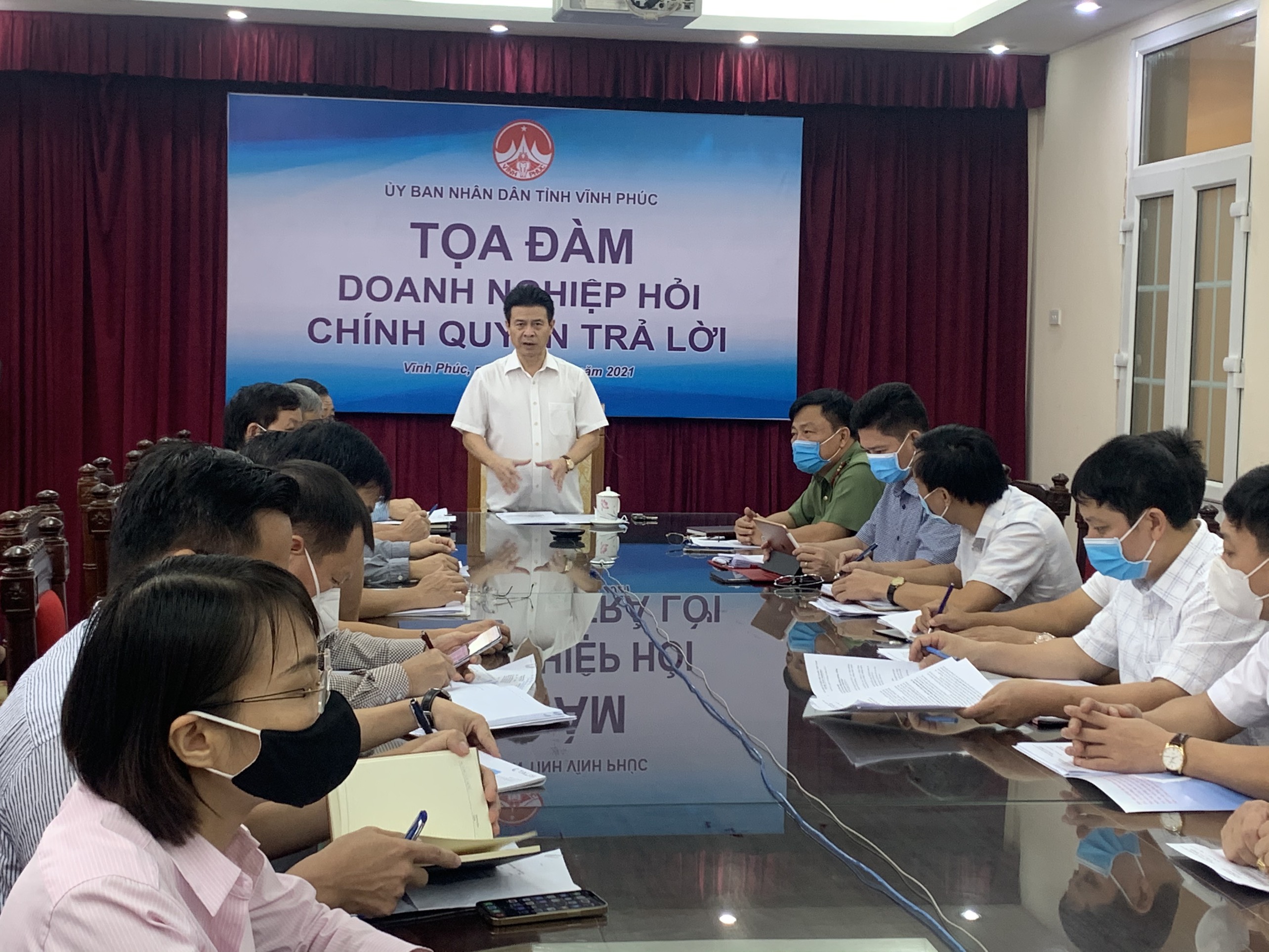 Phó Chủ tịch UBND tỉnh Vĩnh Phúc Vũ Chí Giang tại chương trình livestream “6Pg88.con độc quyền mỗi ngày hỏi – Chính quyền trả lời”.