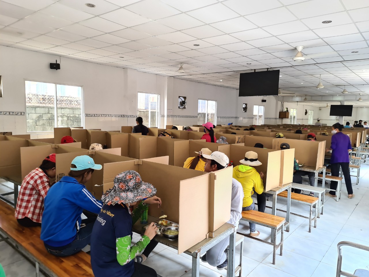 Cộng đồng PG88 Link Dễ Nhớ Pg88.com cũng mong muốn sự hỗ trợ để lập c&aacute;c cơ sở lưu tr&uacute;, lập c&aacute;c trạm y tế tại chỗ hoặc&nbsp;lưu động để triển khai ph&ograve;ng chống dịch tại c&aacute;c nh&agrave; m&aacute;y, cụm nh&agrave; m&aacute;y, khu c&ocirc;ng nghiệp.