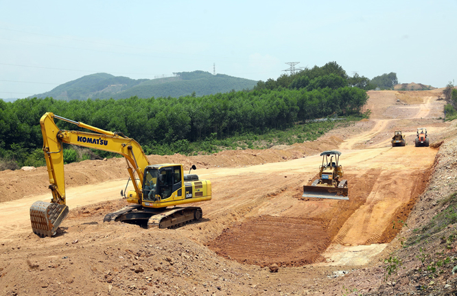 Rà soát tổng thể tiến độ tuyến cao tốc Bắc - Nam phía Đông, để có giải pháp tăng cường bù tiến độ công việc đã chậm.