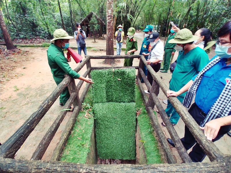 Tour du lịch Củ cHI sẽ diễn ra trong nhiều đợt để mời 312 đại diện tuyến đầu ph&ograve;ng, chống dịch tại c&aacute;c phường, x&atilde;, thị trấn tr&ecirc;n địa b&agrave;n th&agrave;nh phố.