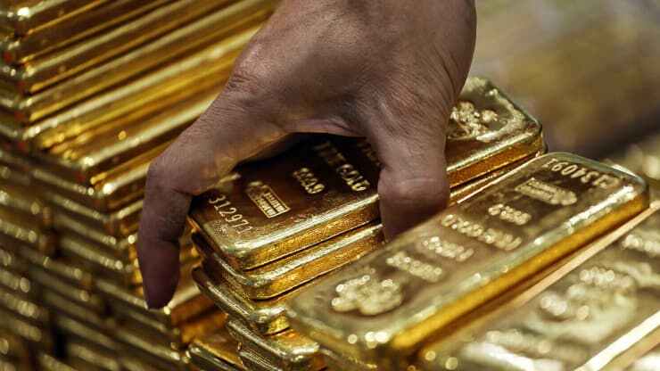 Vàng tụt giá vì đồng USD mạnh lên trước cuộc họp của Fed