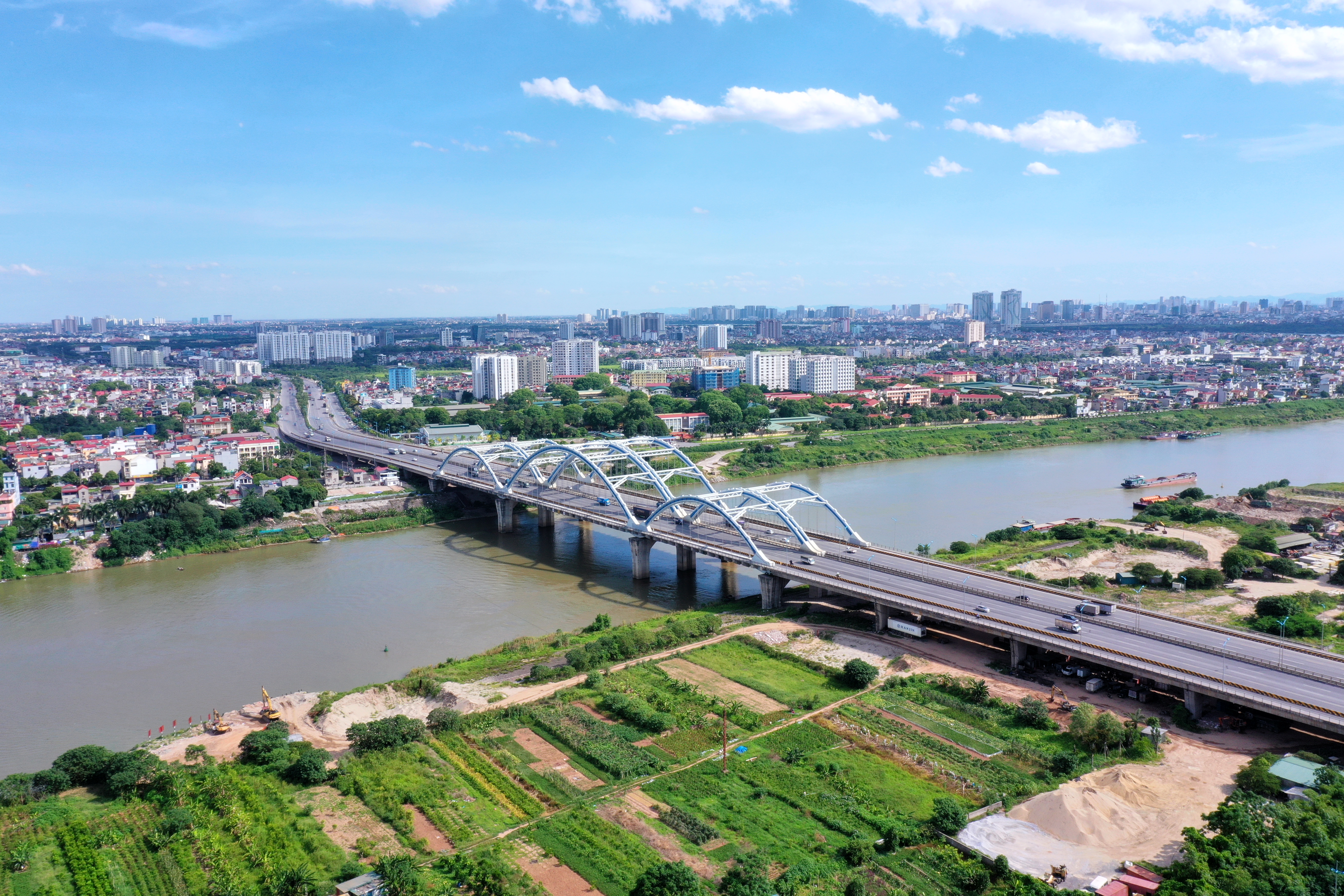 Tầm nh&igrave;n s&ocirc;ng từ căn hộ Eurowindow River Park.