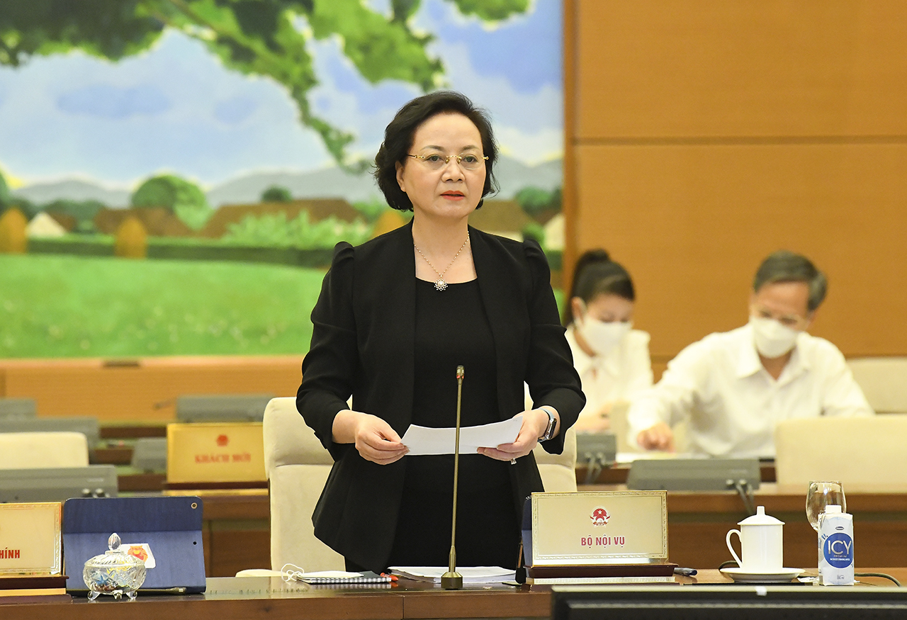 Bộ trưởng Nội vụ Phạm Thị Thanh Tr&agrave; tr&igrave;nh b&agrave;y tờ tr&igrave;nh - Ảnh: Quochoi.vn