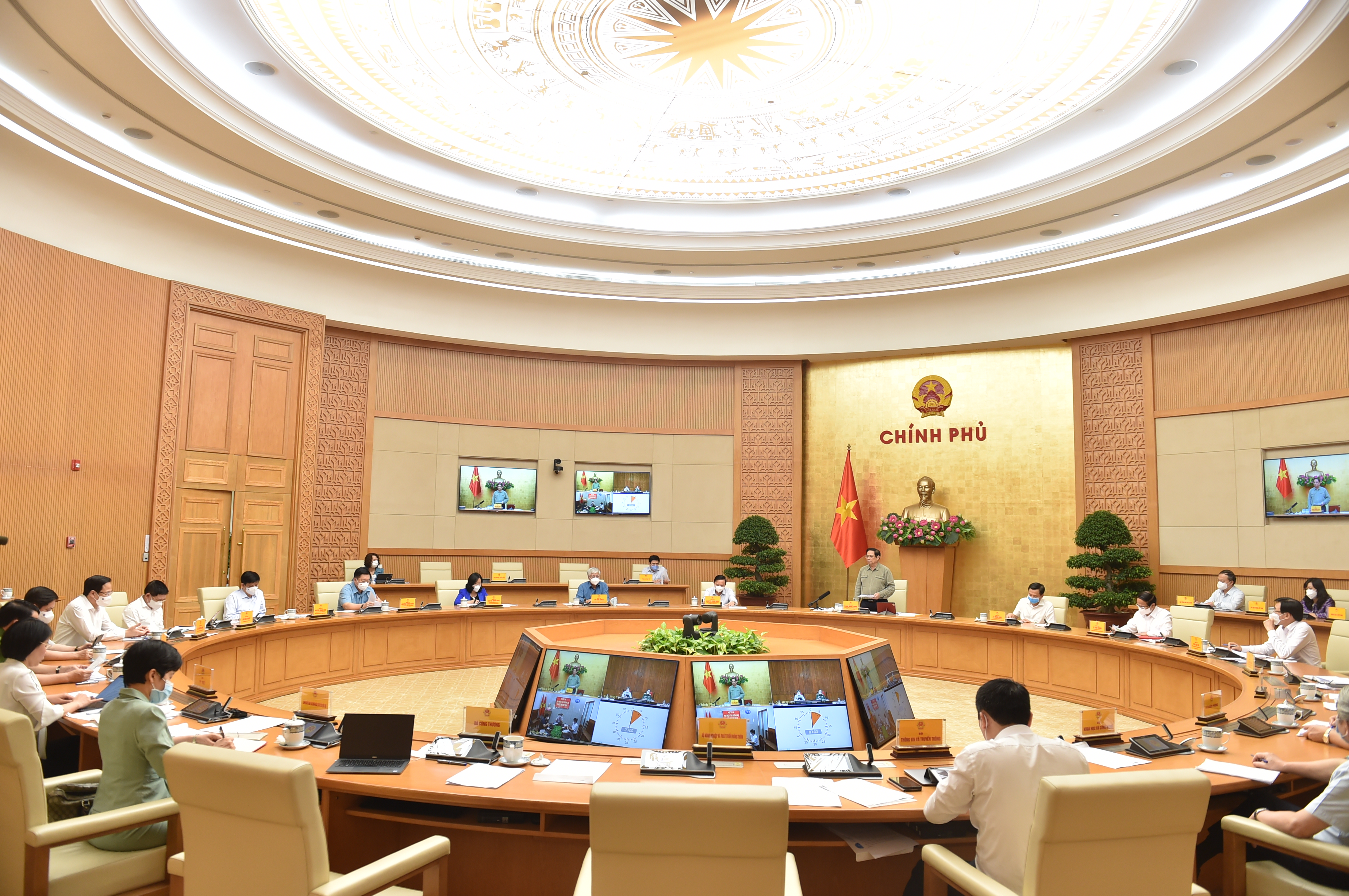 To&agrave;n cảnh cuộc họp - Ảnh: VGP
