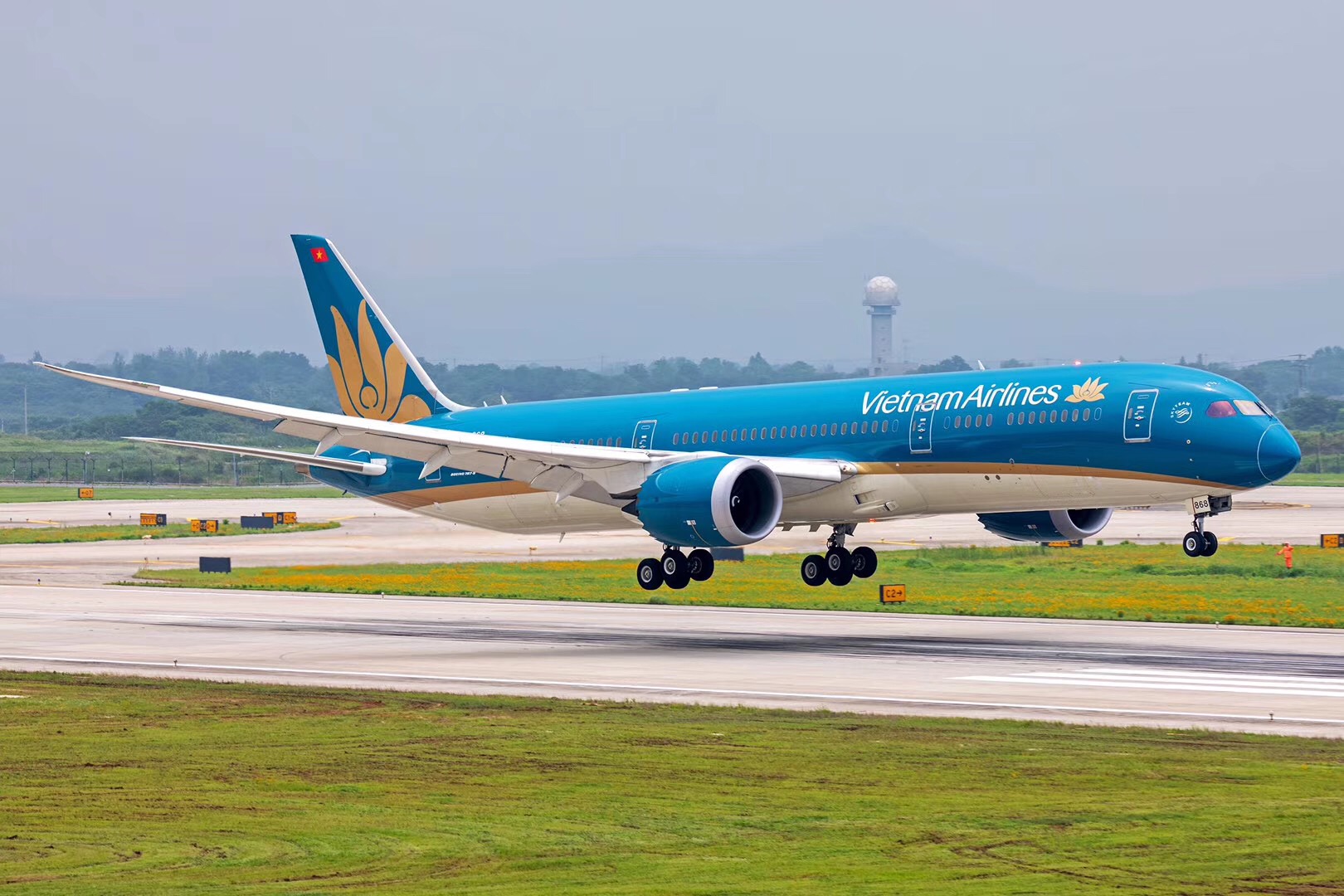 Vietnam Airlines "dè dặt" nối lại 7 đường bay nội địa từ ngày 10/10.