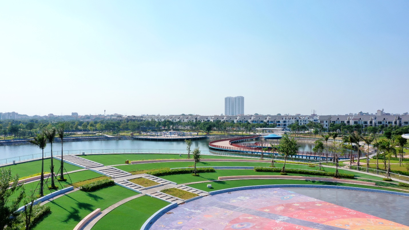 C&ocirc;ng vi&ecirc;n Thi&ecirc;n Văn học rộng 12ha l&agrave; một lợi thế lớn thu h&uacute;t người d&acirc;n đến sinh sống, vui chơi, giải tr&iacute; tại Khu đ&ocirc; thị Dương Nội.