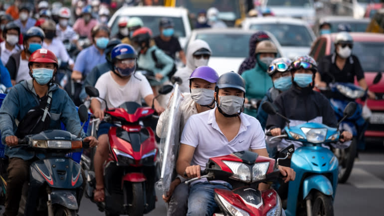 Việt Nam đang trải qua l&agrave;n s&oacute;ng dịch bệnh lần thứ 4 kể từ th&aacute;ng 4 đến nay. Ảnh: Getty Images
