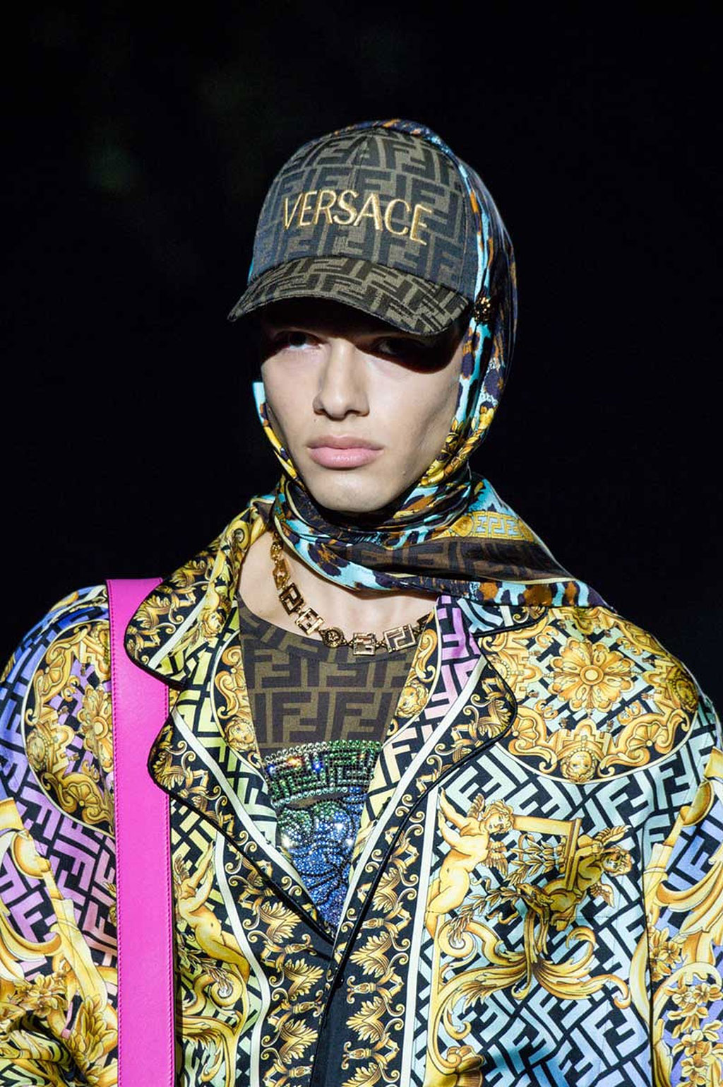 Bộ sưu tập&nbsp;Fendi by Versace của&nbsp;NTK Donatella.
