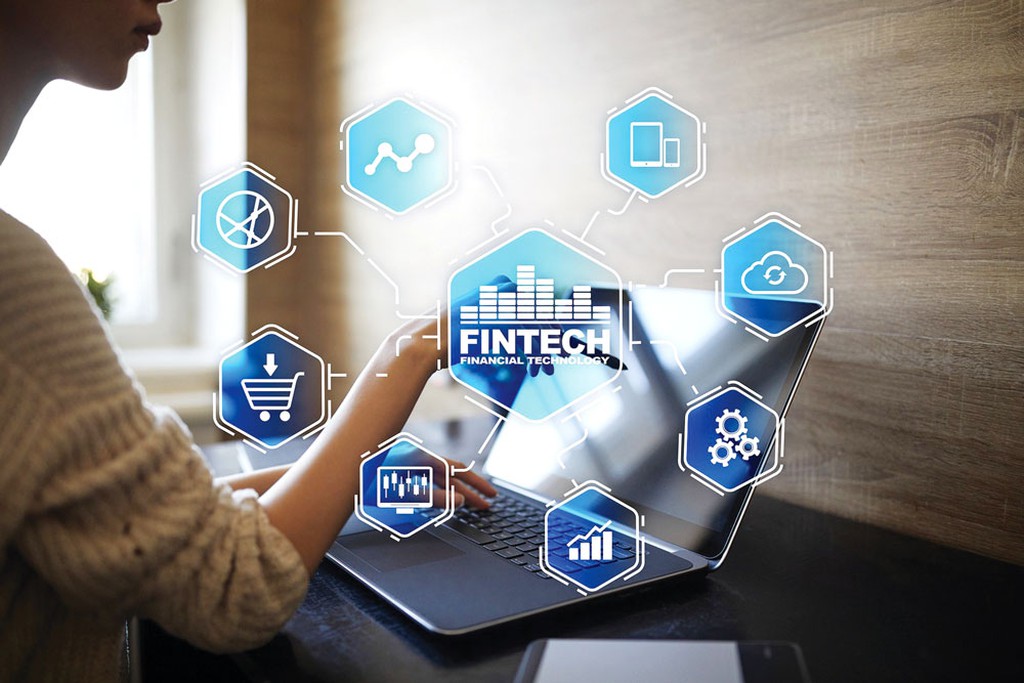 Ai đang cản đường fintech?