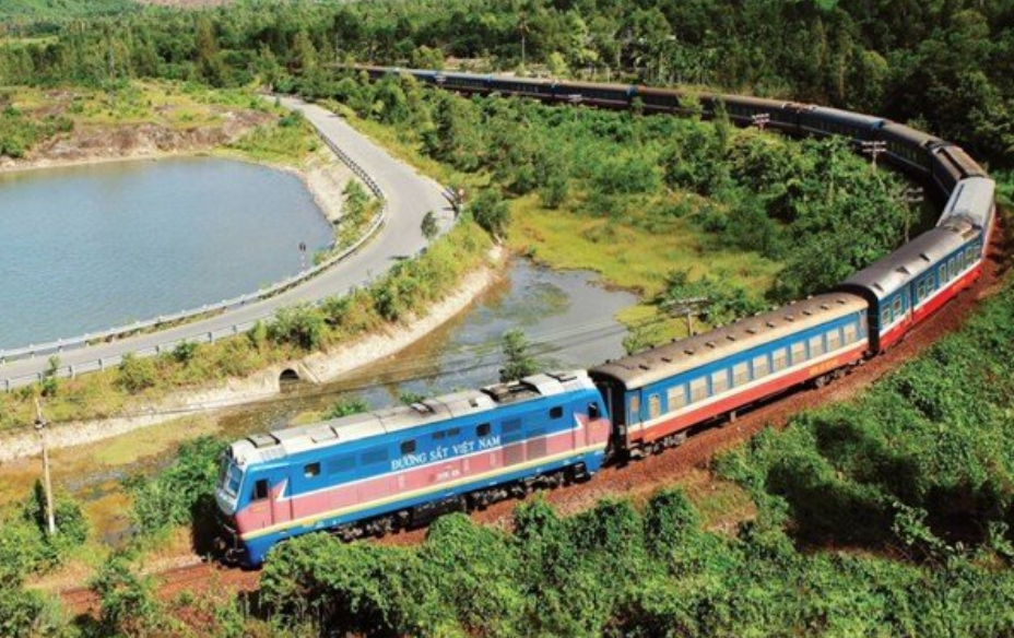 Tuyến đường sắt hiện tại không kết nối được với đường sắt Trung Quốc để hàng hóa đi sâu vào nội địa Trung Quốc, do khổ đường sắt hẹp 1.000 mm.