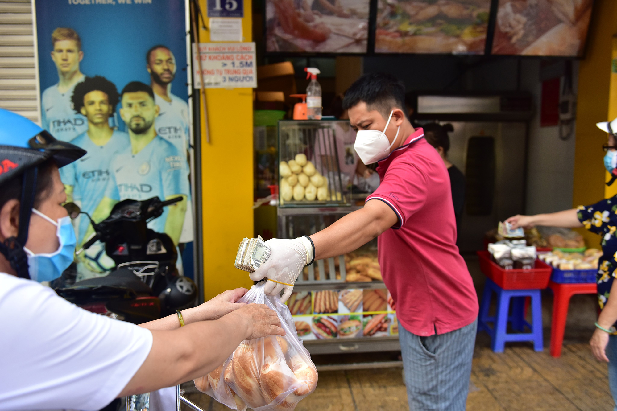 Thị trường TP.HCM dần trở lại “bình thường mới”