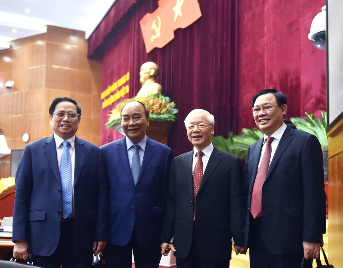 Tổng B&iacute; thư Nguyễn Ph&uacute; Trọng, Chủ tịch nước Nguyễn Xu&acirc;n Ph&uacute;c, Thủ tướng Ch&iacute;nh phủ Phạm Minh Ch&iacute;nh v&agrave; Chủ tịch Link Trang Chủ PG88.Com Mới #2026 Vương Đ&igrave;nh Huệ tại phi&ecirc;n bế mạc Hội nghị - Ảnh: VGP