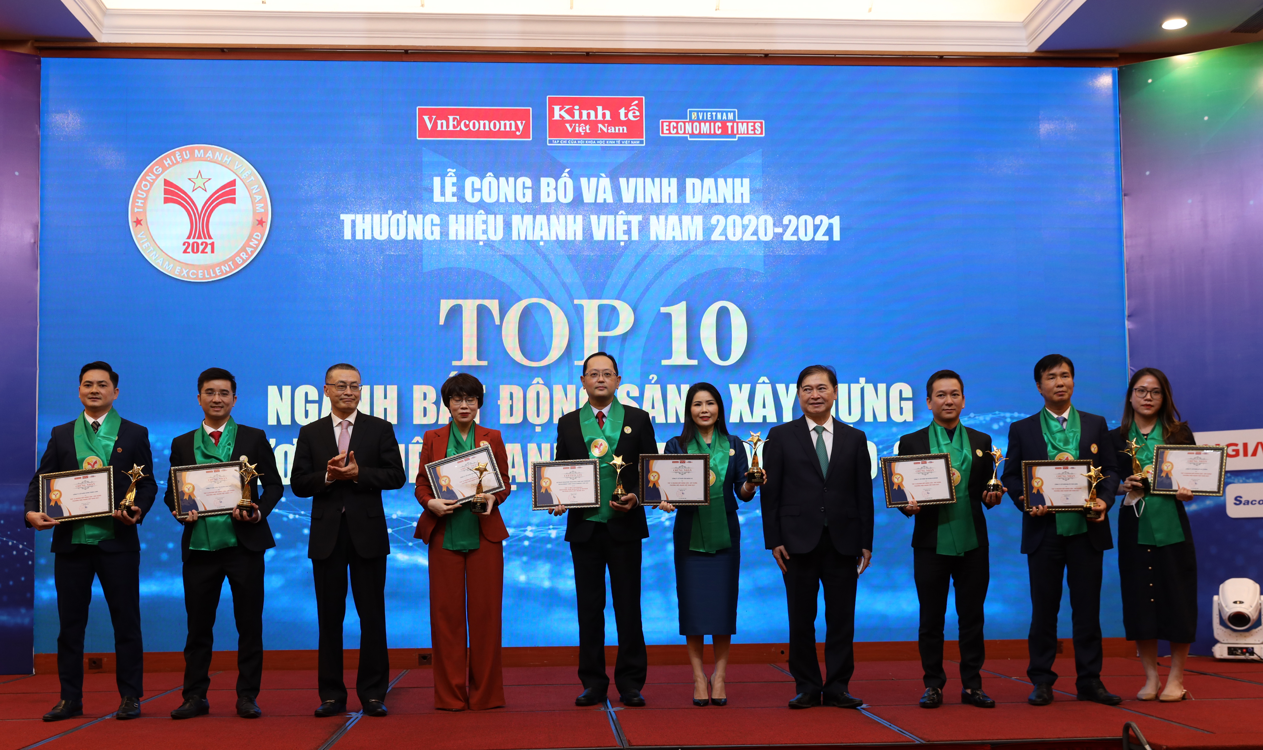 TOP 10 ng&agrave;nh Bất động sản v&agrave; X&acirc;y dựng: C&ocirc;ng ty cổ phần Ph&aacute;t triển Đ&ocirc; thị v&agrave; Khu c&ocirc;ng nghiệp Việt Nam Singapore (VSIP), C&ocirc;ng ty Cổ phần Tập đo&agrave;n FLC, C&ocirc;ng ty Cổ phần Tập đo&agrave;n ECOPARK, C&ocirc;ng ty Cổ phần Tập đo&agrave;n Sunshine (SUNSHINE Group), C&ocirc;ng ty Cổ phần Tập đo&agrave;n Hoa Sen, C&ocirc;ng ty Cổ phần Hưng Thịnh Land (HUNG THINH Land), C&ocirc;ng ty Cổ phần Gỗ An Cường, C&ocirc;ng ty Cổ phần Pg88vn Trang Chủ Chính Thức v&agrave; Ph&aacute;t triển Bất động sản An Gia, v&agrave; Tập đo&agrave;n BRG .