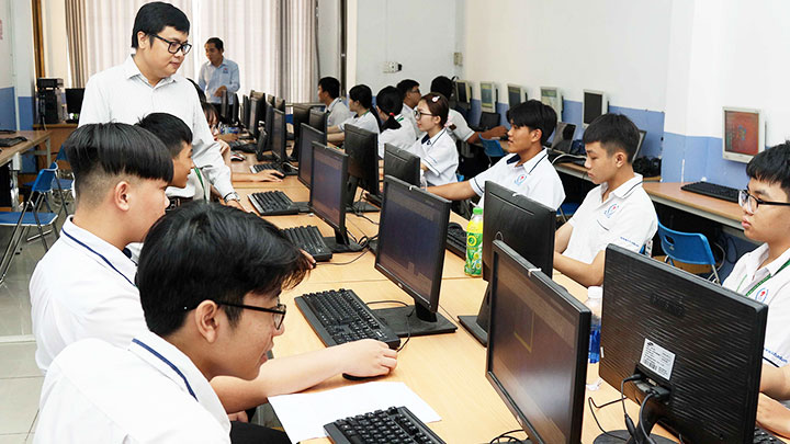 Thí điểm đào tạo trình độ cao đẳng cho học sinh tốt nghiệp THCS