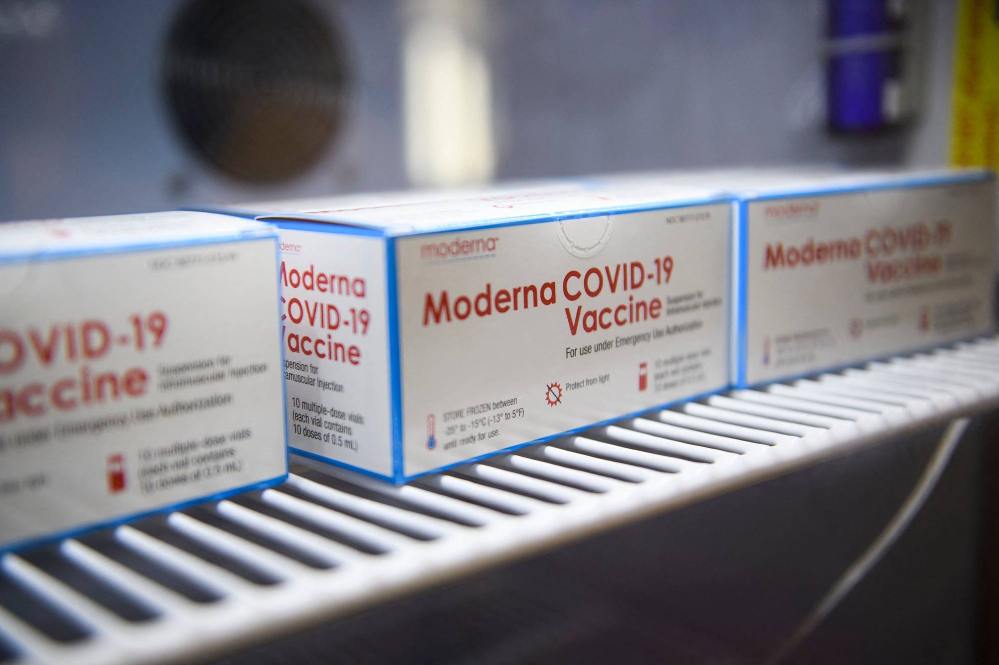 Cố vấn FDA khuyến nghị tiêm nhắc lại vaccine Moderna cho nhóm nguy cơ cao và người già