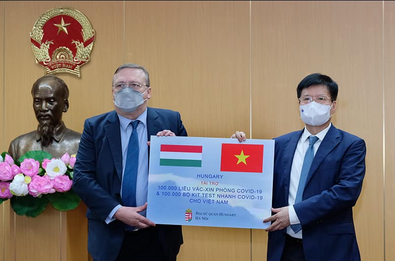 Việt Nam tiếp nhận 100.000 liều vaccine Covid-19 từ Chính phủ Hungary