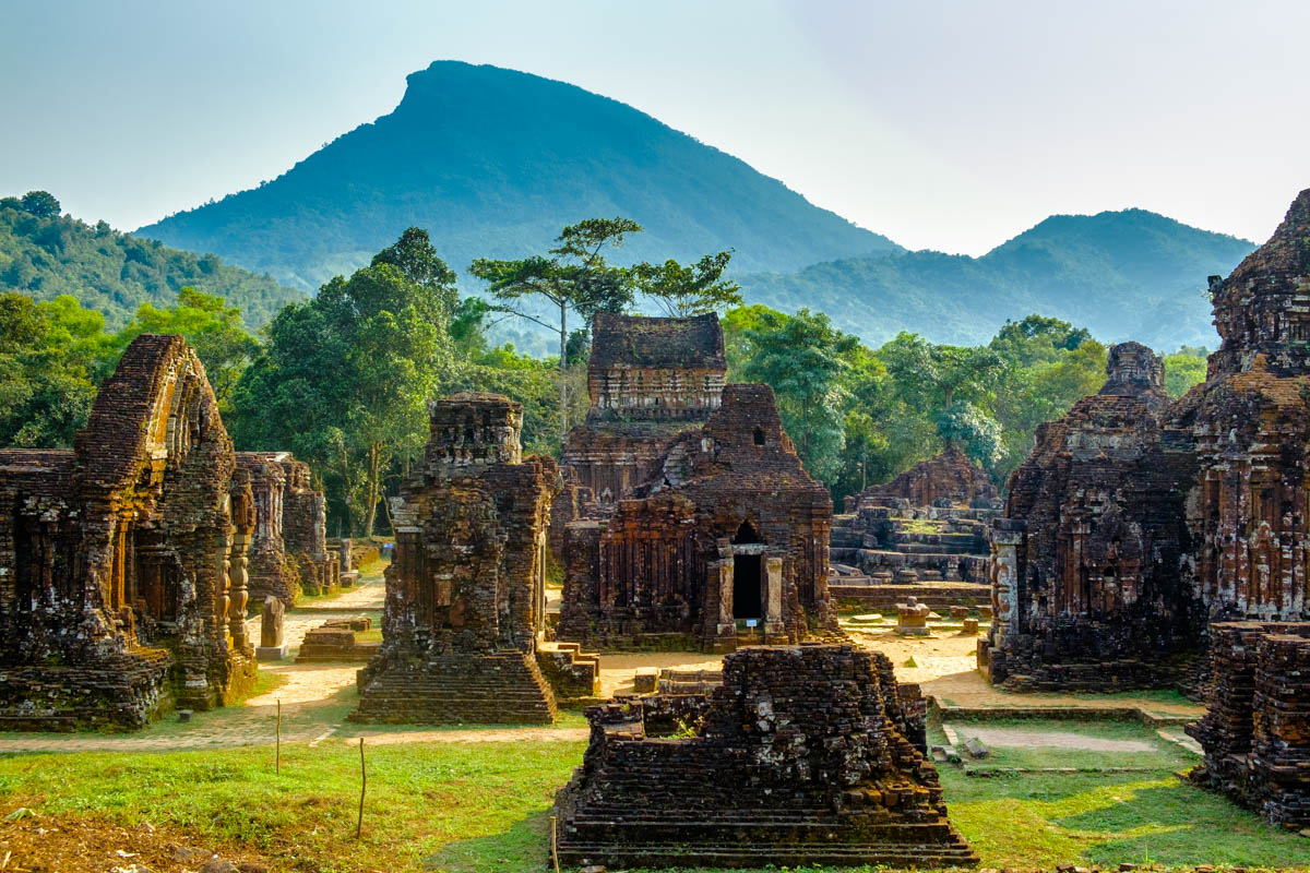 Phố cổ Hội An v&agrave; Khu đền th&aacute;p Mỹ Sơn được lựa chọn để&nbsp;th&iacute; điểm đ&oacute;n kh&aacute;ch quốc tế trong giai đoạn đầu.
