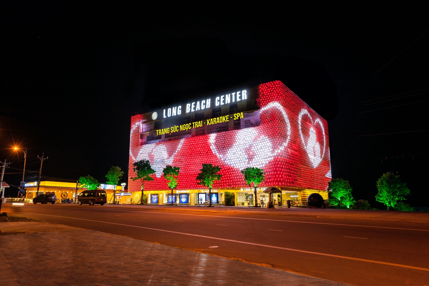 Trung t&acirc;m mua sắm v&agrave; giải tr&iacute; Long Beach Center một biểu tượng của Tp. Ph&uacute; Quốc.