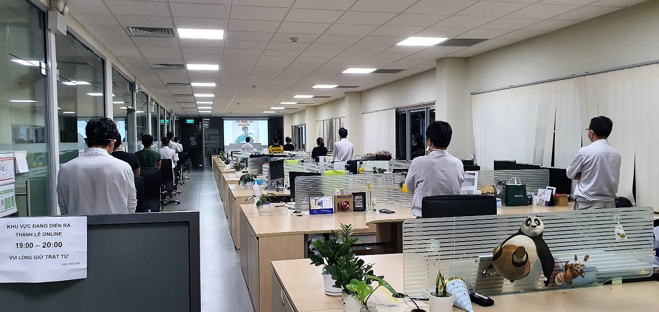 C&aacute;c hoạt động gắn kết nội bộ, bao gồm tổ chức th&aacute;nh lễ trực tuyến tại nh&agrave; m&aacute;y được tổ chức ph&ugrave; hợp với thực tế ở từng địa điểm.