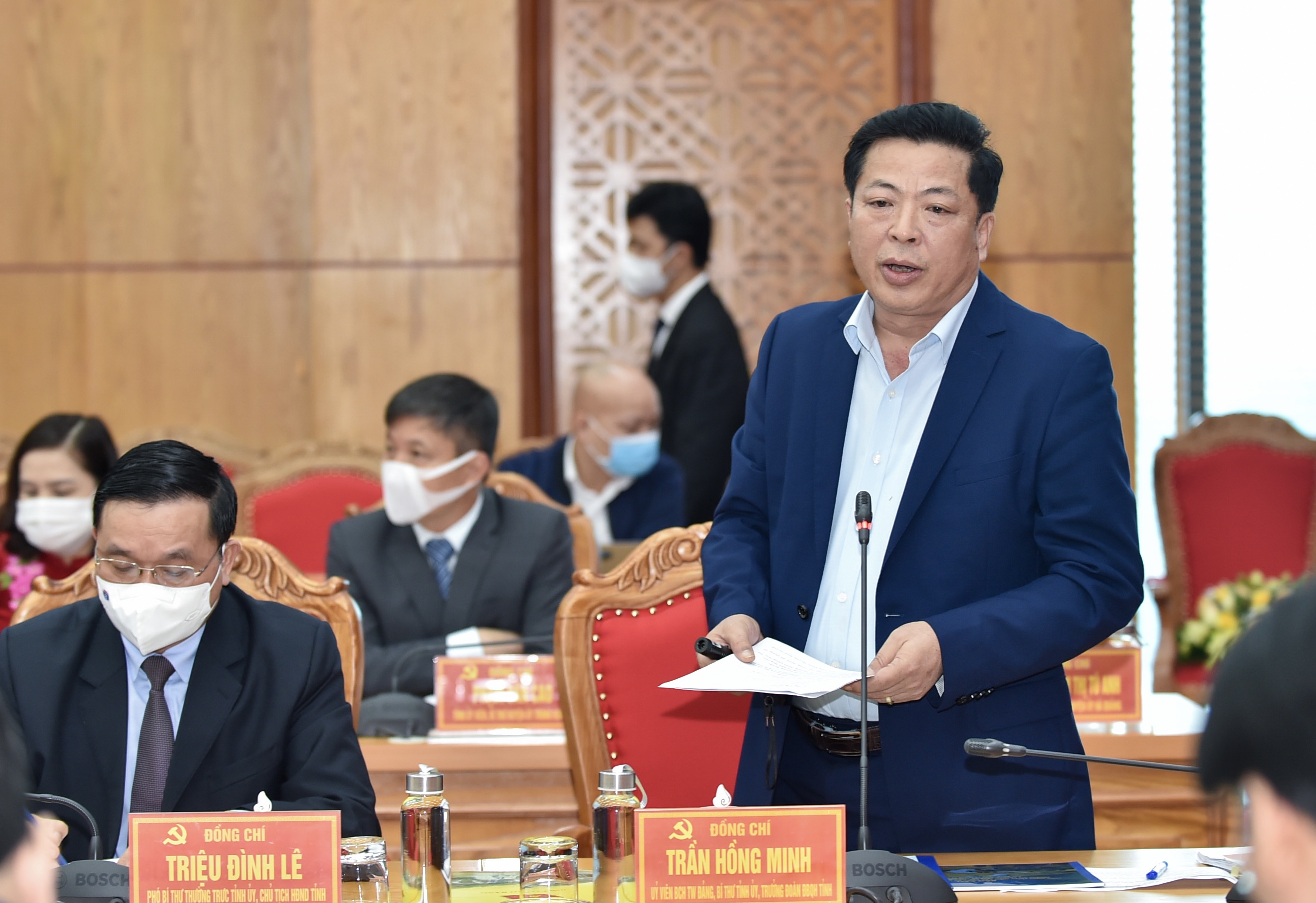 B&iacute; thư Tỉnh ủy Cao Bằng Trần Hồng Minh b&aacute;o c&aacute;o tại buổi l&agrave;m việc - Ảnh:VGP