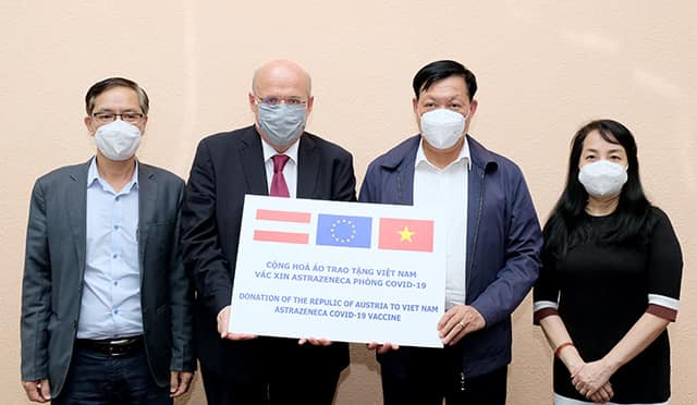 Lễ tiếp nhận vaccine do Ch&iacute;nh phủ &Aacute;o tặng Việt Nam. Ảnh - Trần Minh.&nbsp;