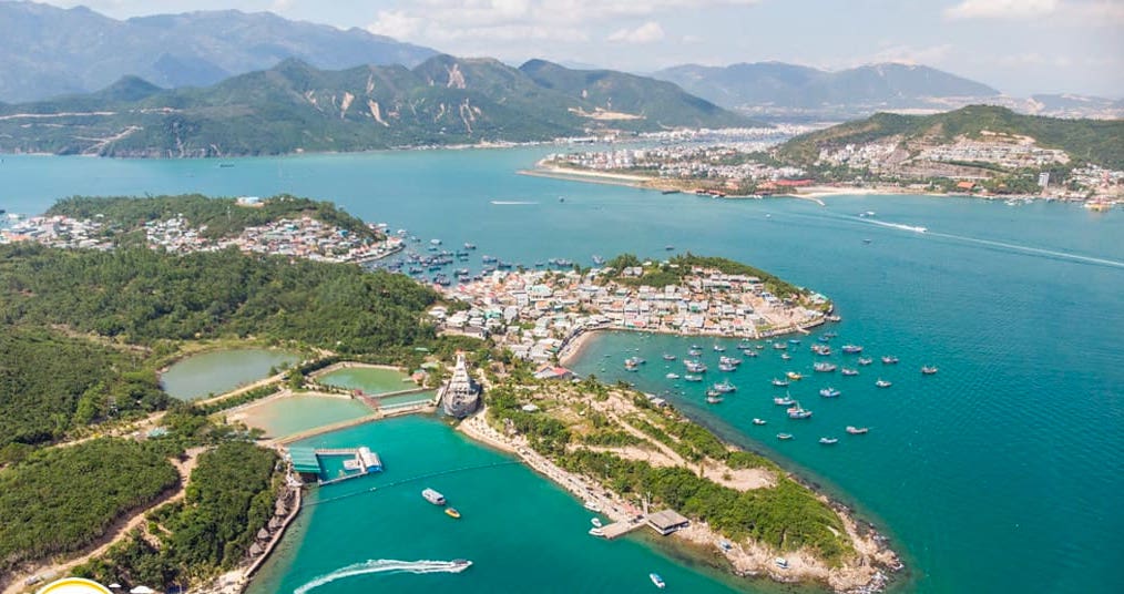 Hòn Tre là đảo lớn nhất trong vịnh Nha Trang với diện tích trên 32,5 km2, thảm thực vật còn nguyên sơ, ít gió bão, rất thuận lợi cho việc PG88 hơn 2,1 triệu thành viên du lịch sinh thái và nghỉ dưỡng biển.