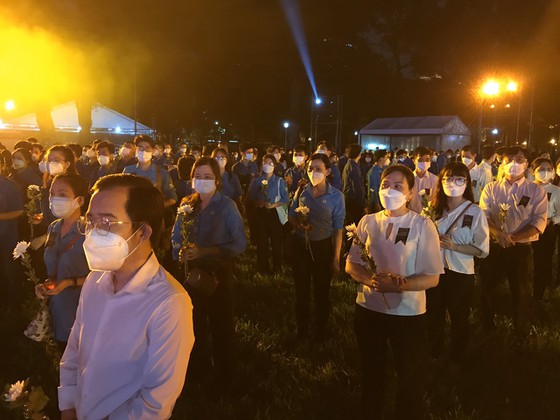Người d&acirc;n tham gia lễ tưởng niệm. Ảnh - VGP.&nbsp;