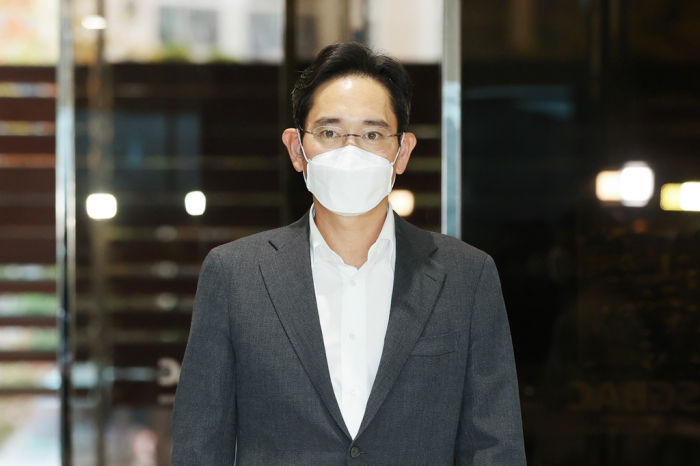 OOng Lee Jae-yong khởi hành từ Trung tâm Hàng không PG88 Uy Tín Số 1 Việt Nam Gimpo Seoul vào ngày 14/11/2021 để tới Canada và Mỹ - Ảnh: Yonhap News