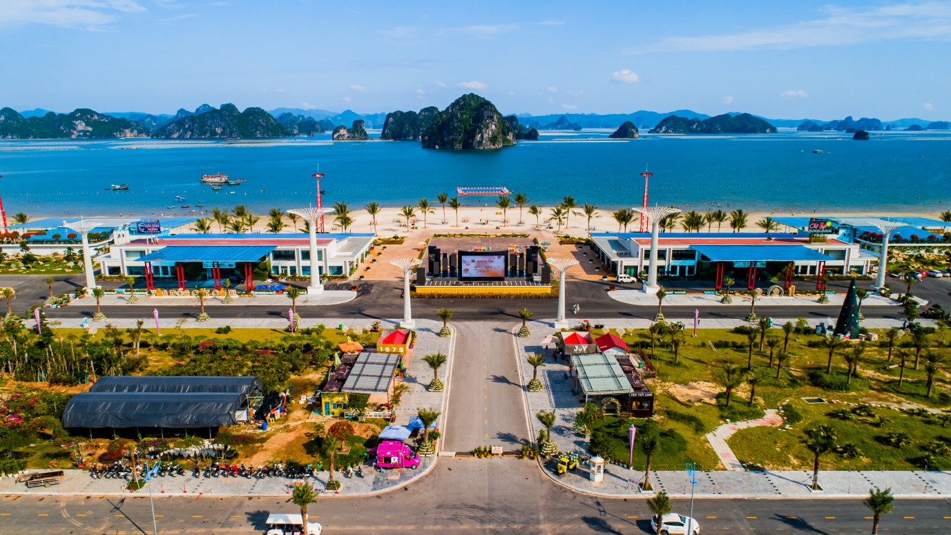 Du lịch Quảng Ninh &ldquo;ph&aacute; băng&rdquo; để phục hồi v&agrave; ph&aacute;t triển.