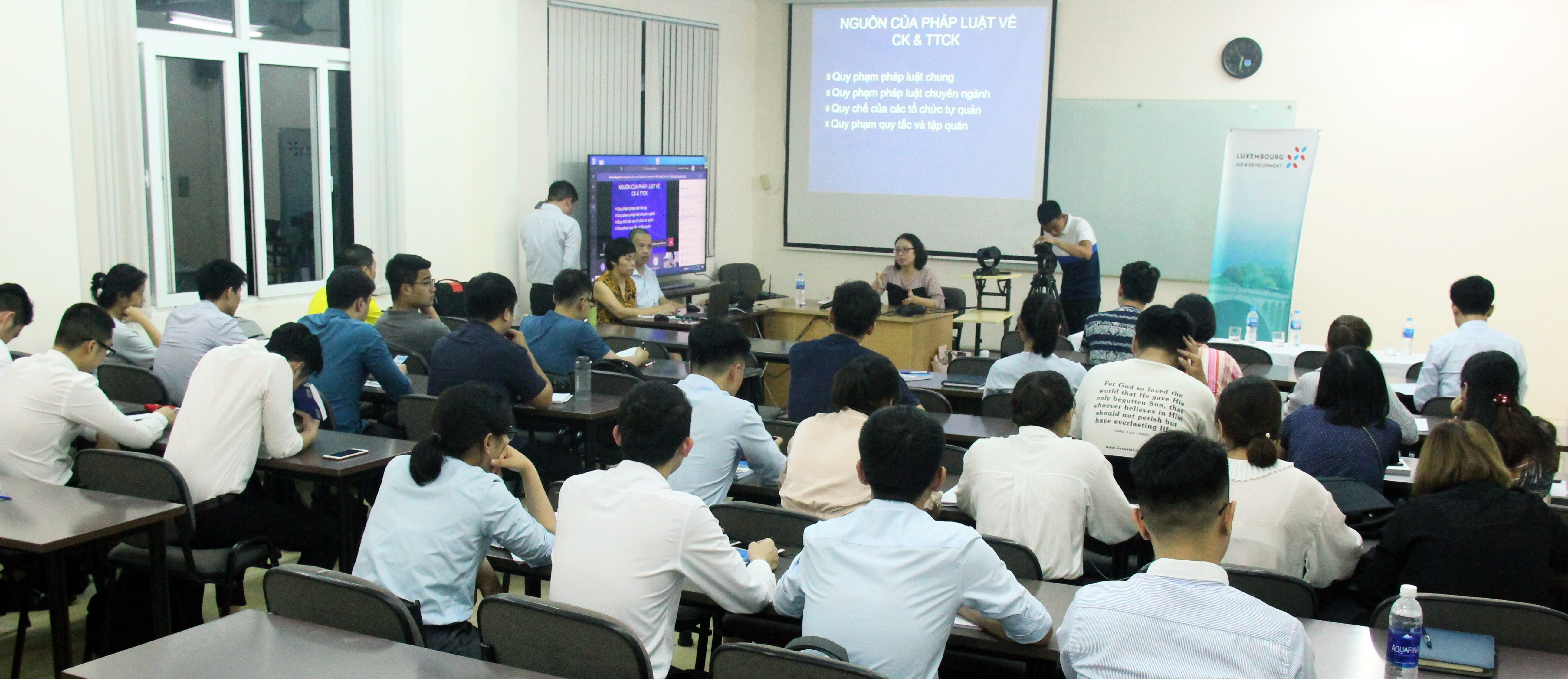 Hoạt động đ&agrave;o tạo của Trung t&acirc;m Nghi&ecirc;n cứu Khoa học v&agrave; Đ&agrave;o tạo Chứng kho&aacute;n.