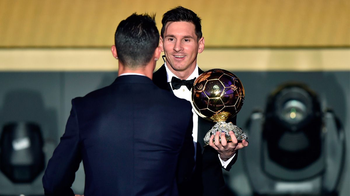 Cristiano Ronaldo ch&uacute;c mừng&nbsp;Messi&nbsp; tại buổi lễ, tuy anh&nbsp;khẳng định m&igrave;nh kh&ocirc;ng c&oacute; mặt tại Paris để dự lễ trao giải.