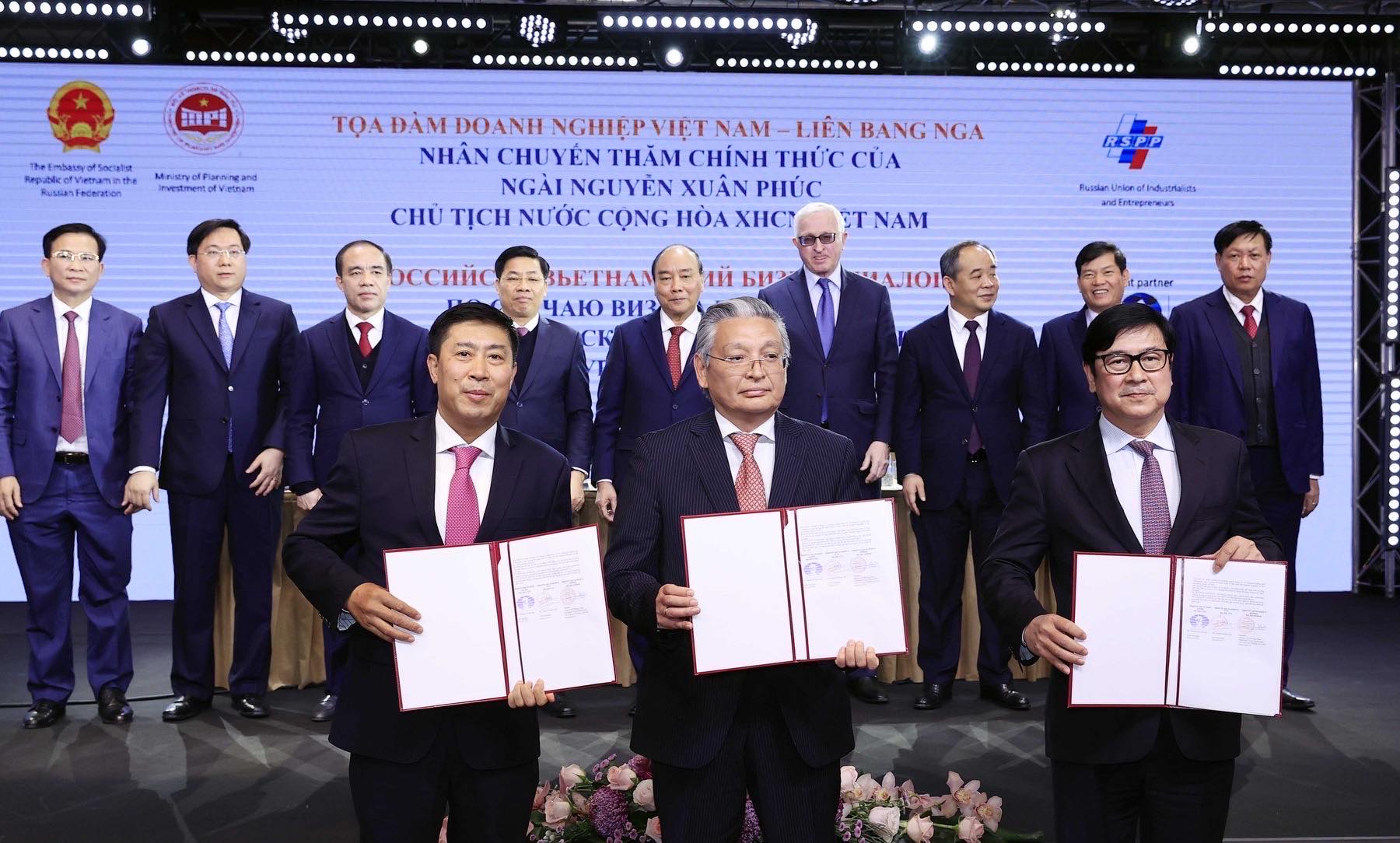 Chủ tịch nước Nguyễn Xu&acirc;n Ph&uacute;c chứng kiến&nbsp;HDBank&nbsp;k&yacute; thỏa thuận với FIDE v&agrave; VCF về việc đồng h&agrave;nh c&ugrave;ng Giải cờ vua quốc tế trong 10 năm