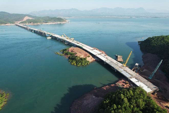 Hiện cầu V&acirc;n Ti&ecirc;n l&agrave;&nbsp;c&acirc;y cầu d&agrave;i nhất tỉnh Quảng Ninh.