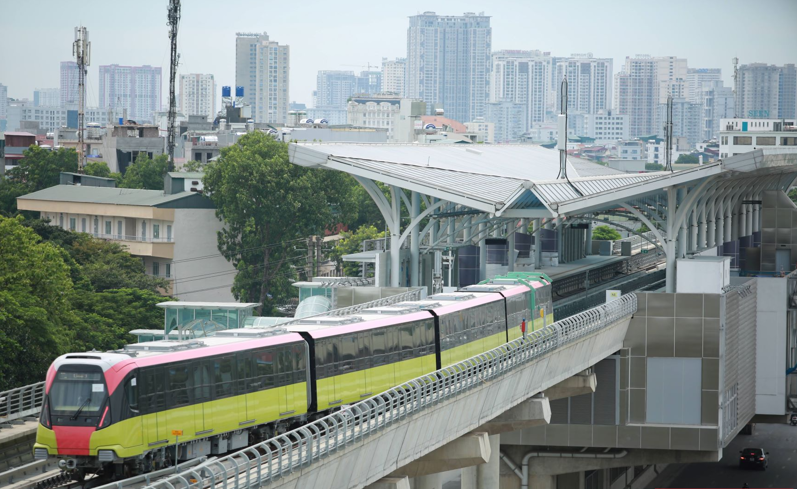 Các đoàn tàu chạy với tốc độ 80km/h trên chính tuyến, từ ga S1 đến ga S8 (Nhổn - Cầu Giấy, khoảng 8,5km) để kiểm tra sự hoạt động của đoàn tàu.