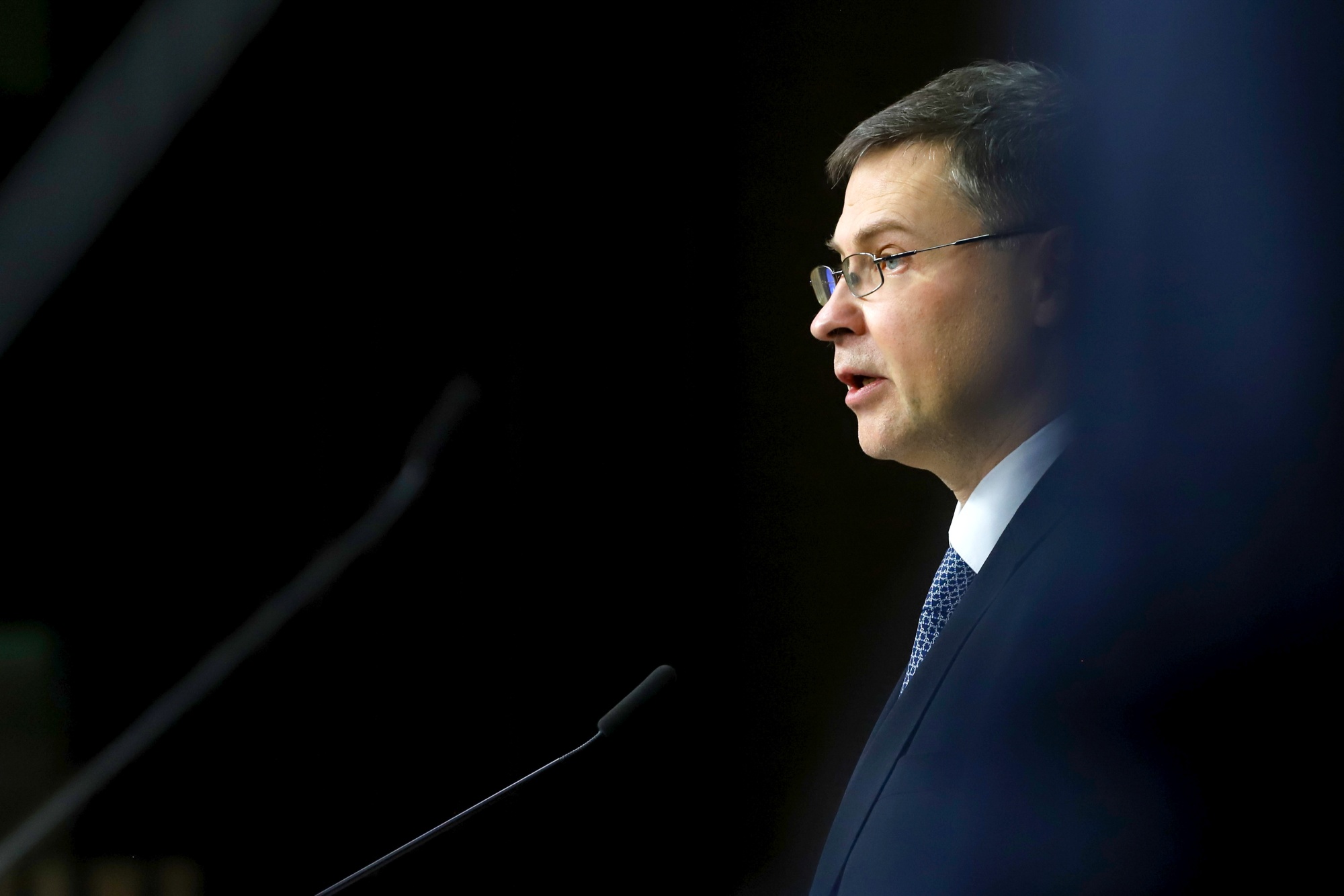 Giám đốc Pg88ok ưu đãi hấp dẫn của EU, Valdis Dombrovskis. Ảnh: Bloomberg