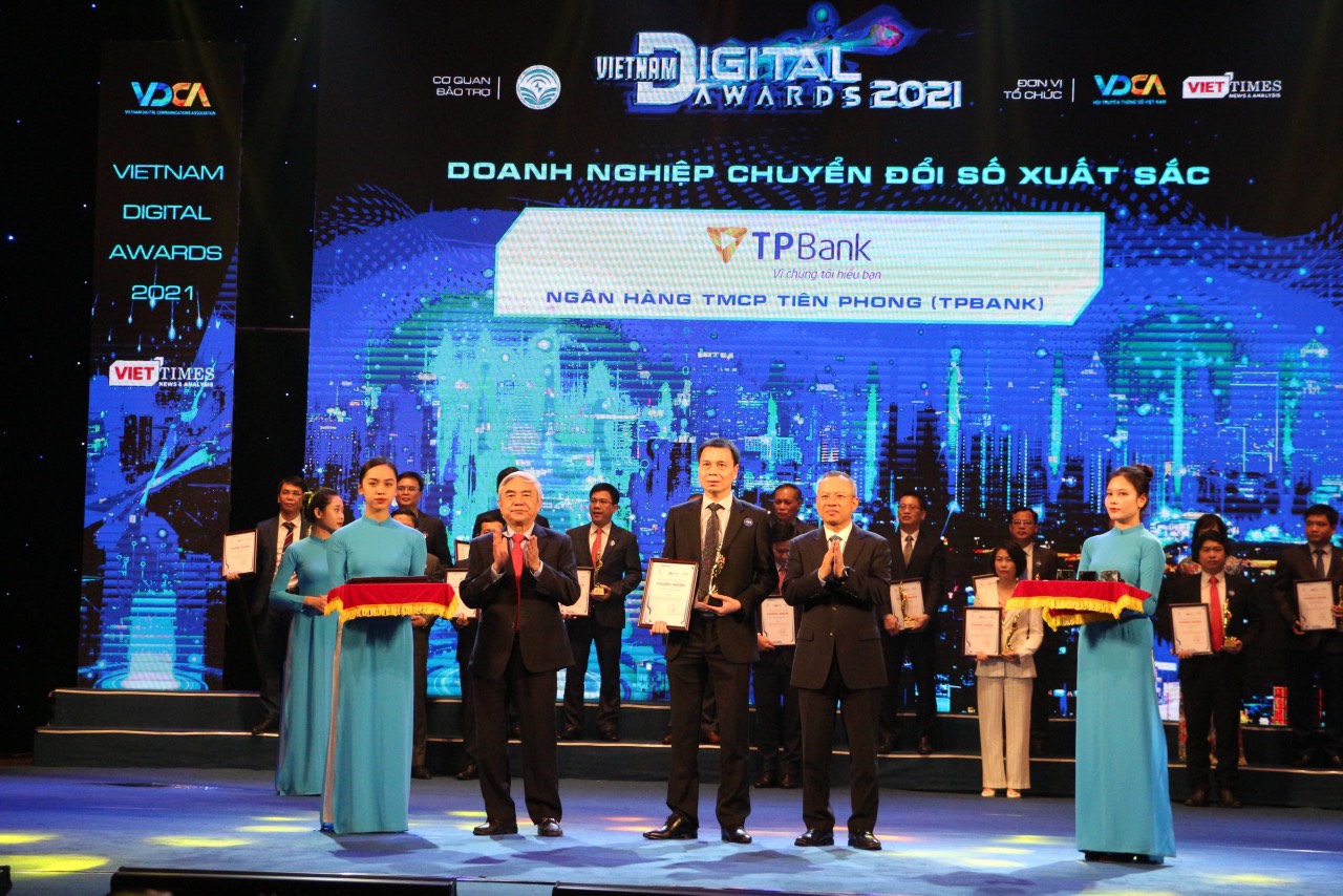 Ông Bùi Quang Cương - Phó Tổng giám đốc TPBank tại Lễ trao giải.