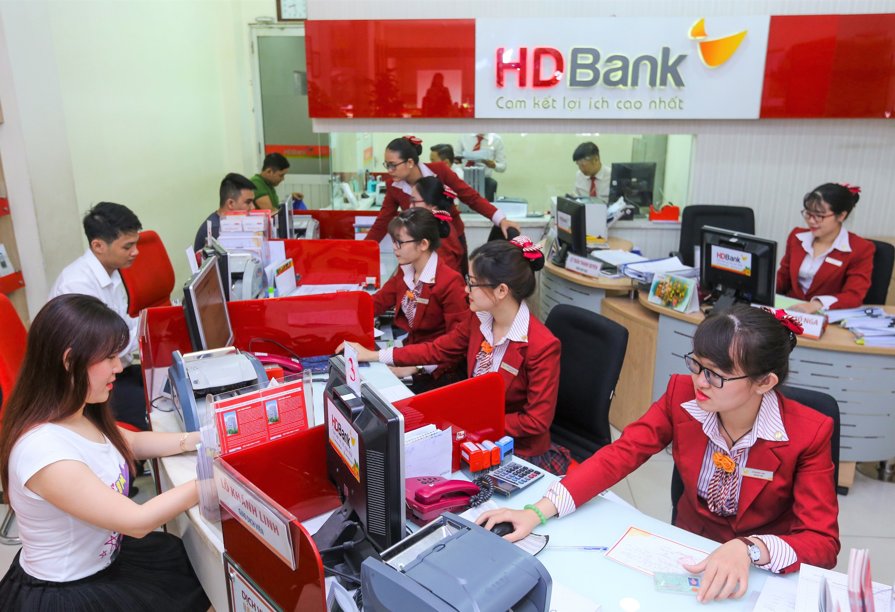 Kh&aacute;ch h&agrave;ng HDBank sẽ được tiếp cận c&aacute;c sản phẩm bảo hiểm uy t&iacute;n đến từ FWD, được trải nghiệm dịch vụ hỗ trợ bởi c&ocirc;ng nghệ số h&agrave;ng đầu, gi&uacute;p qu&aacute; tr&igrave;nh tham gia bảo hiểm dễ d&agrave;ng v&agrave; nhanh ch&oacute;ng hơn.
