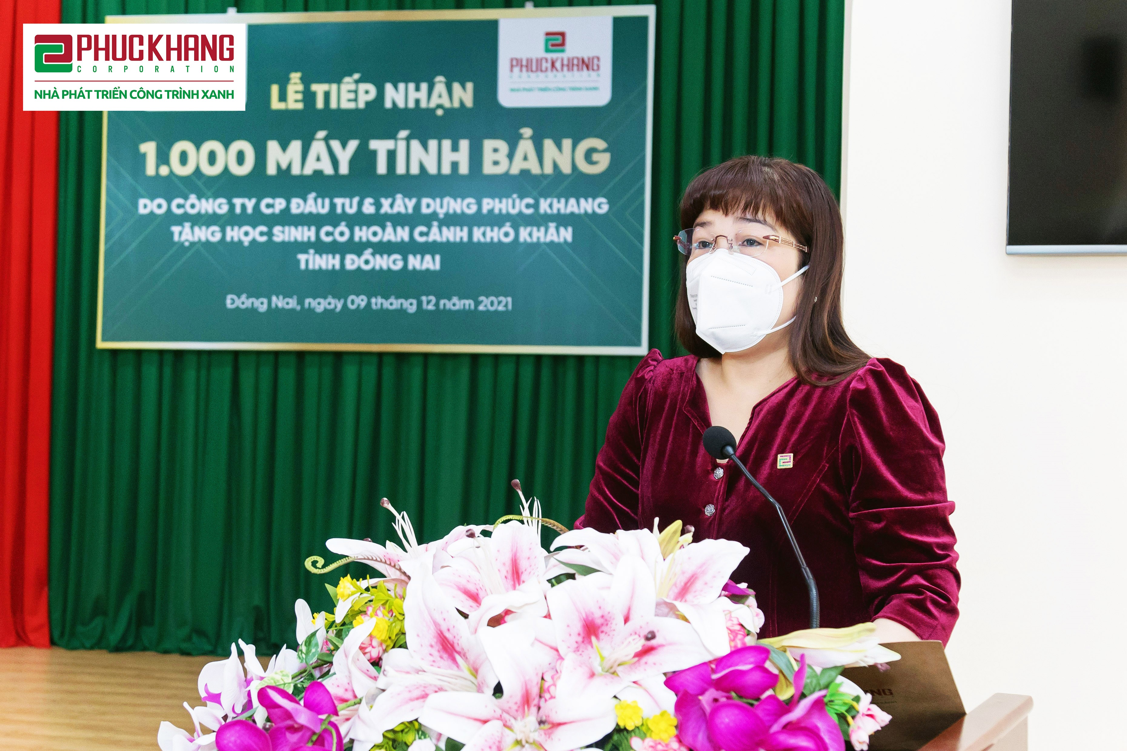 CEO Lưu Thị Thanh Mẫu chia sẻ niềm vinh hạnh khi được đồng h&agrave;nh v&agrave; tương trợ tỉnh Đồng Nai quan t&acirc;m, chăm lo thiết bị học tập cho c&aacute;c em học sinh kh&oacute; khăn.