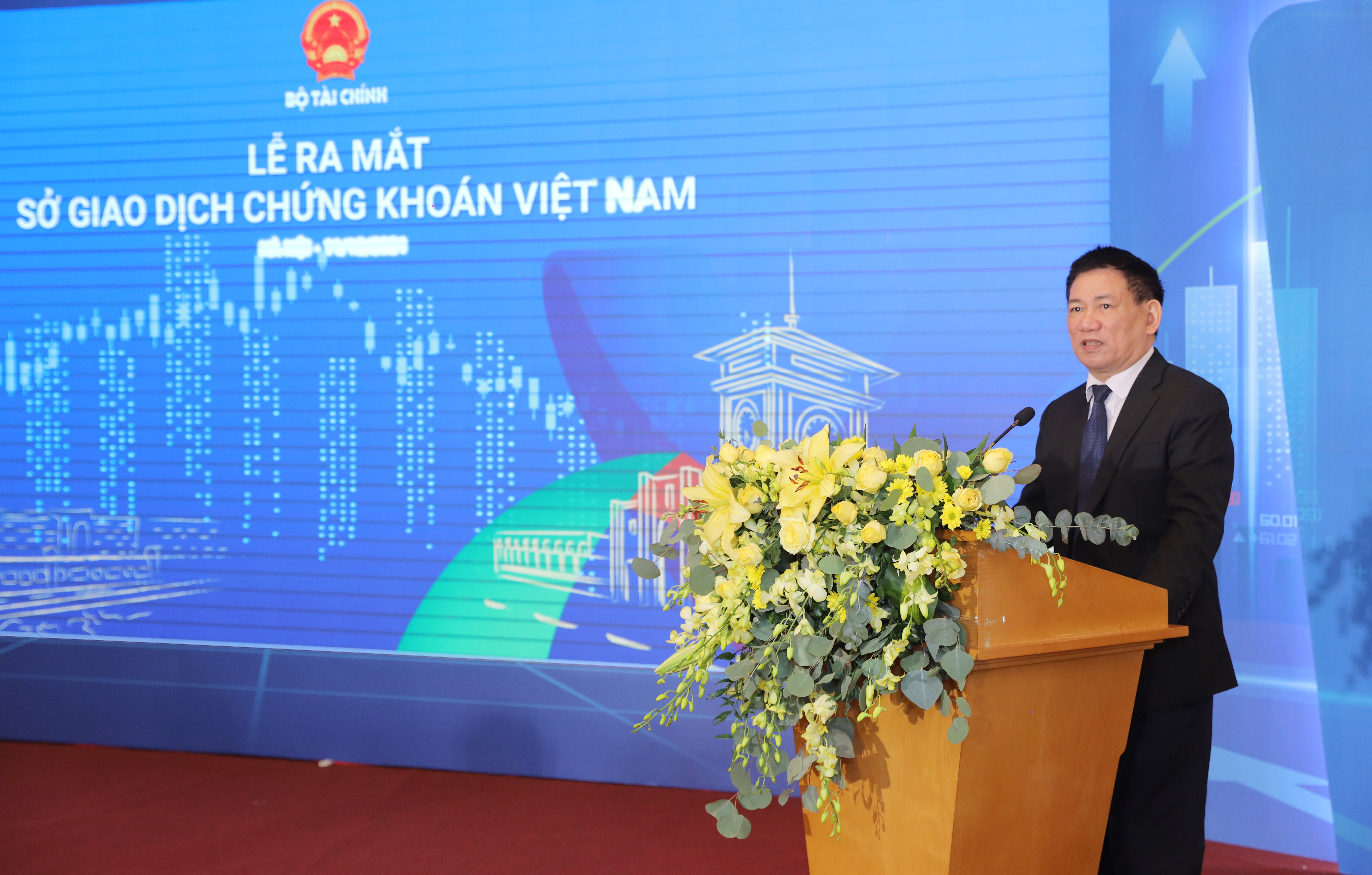 Bộ trưởng Bộ T&agrave;i ch&iacute;nh Hồ Đức Phớc tiếp thu &yacute; kiến chỉ đạo của Ph&oacute; thủ tướng L&ecirc; Minh Kh&aacute;i, mong Ch&iacute;nh phủ v&agrave; c&aacute;c bộ ng&agrave;nh đồng h&agrave;nh để thị trường Việt Nam lọt top ch&acirc;u &Aacute;.