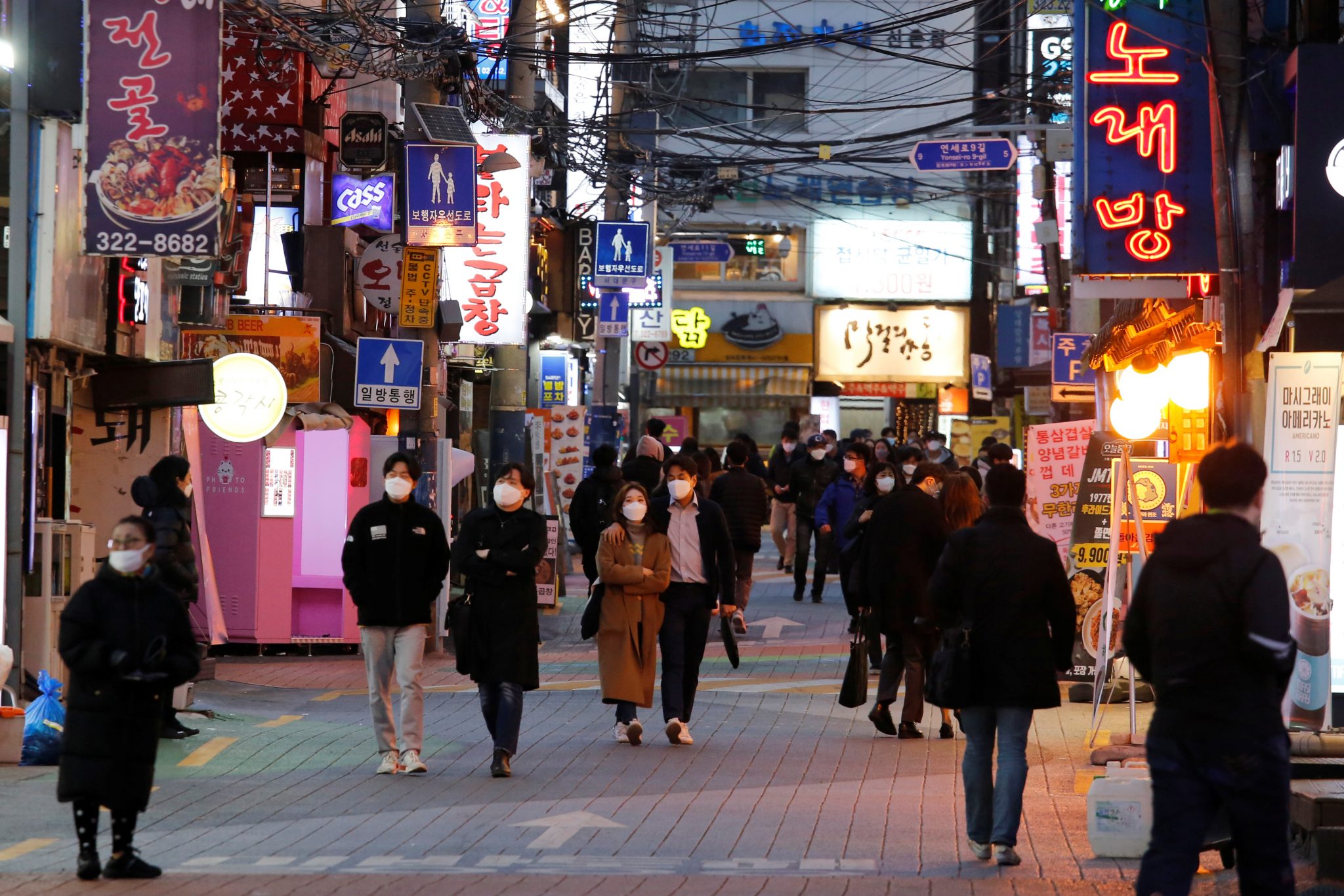 Một đường phố ở Seoul, Hàn Quốc.