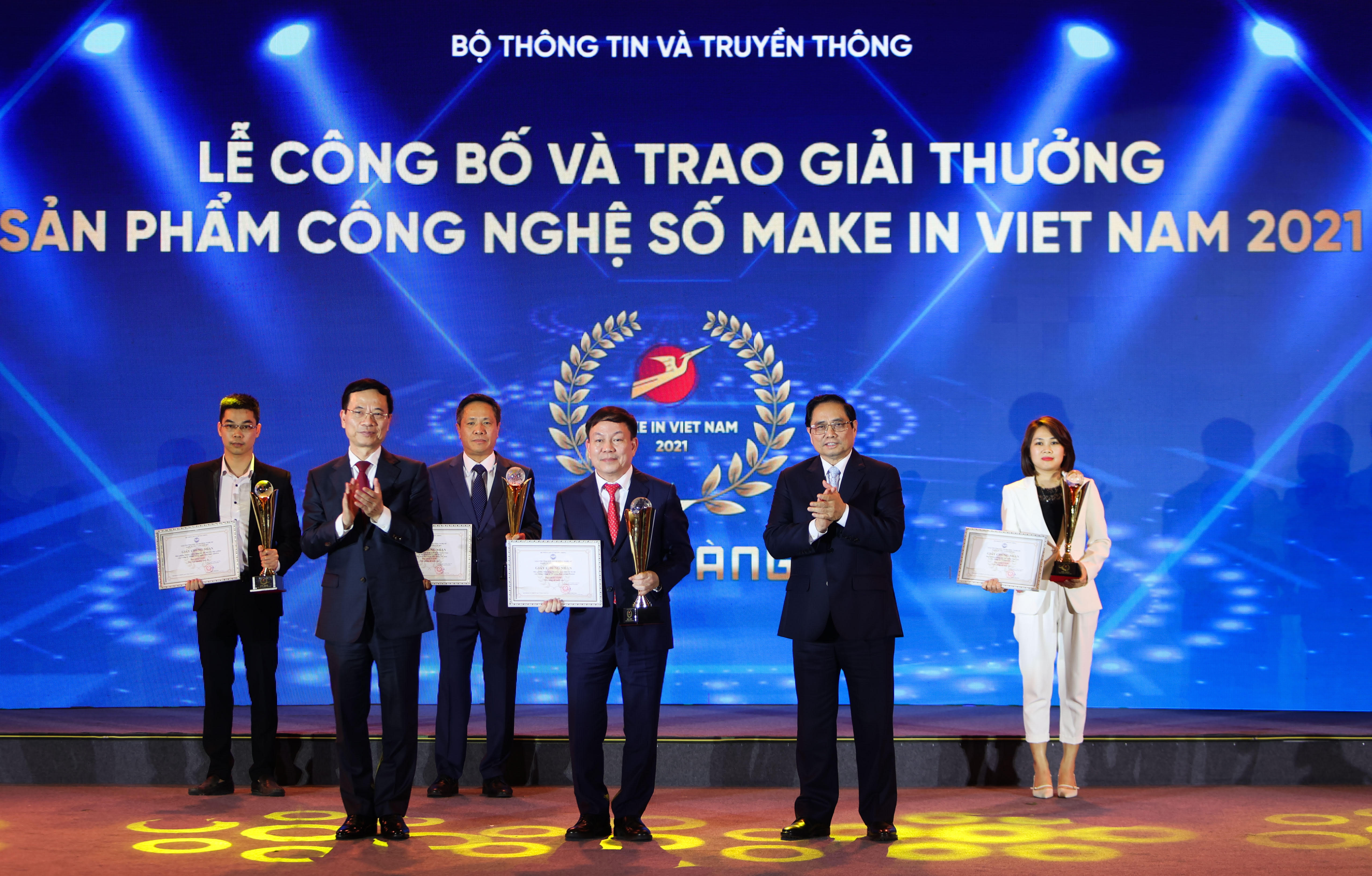 Thủ tướng Phạm Minh Chính và Bộ trưởng Bộ Thông tin và Truyền thông Nguyễn Mạnh Hùng trao giải Vàng "Sản phẩm Link Đăng Nhập PG88 Chính Thức 2026; số Make in Viet Nam" 2021 cho Viettel với Nền tảng PG88 Sòng bạc trực tuyến TOP 1 Việt Nam | Casino, Nổ Hũ điện tử Vỏ Sò.