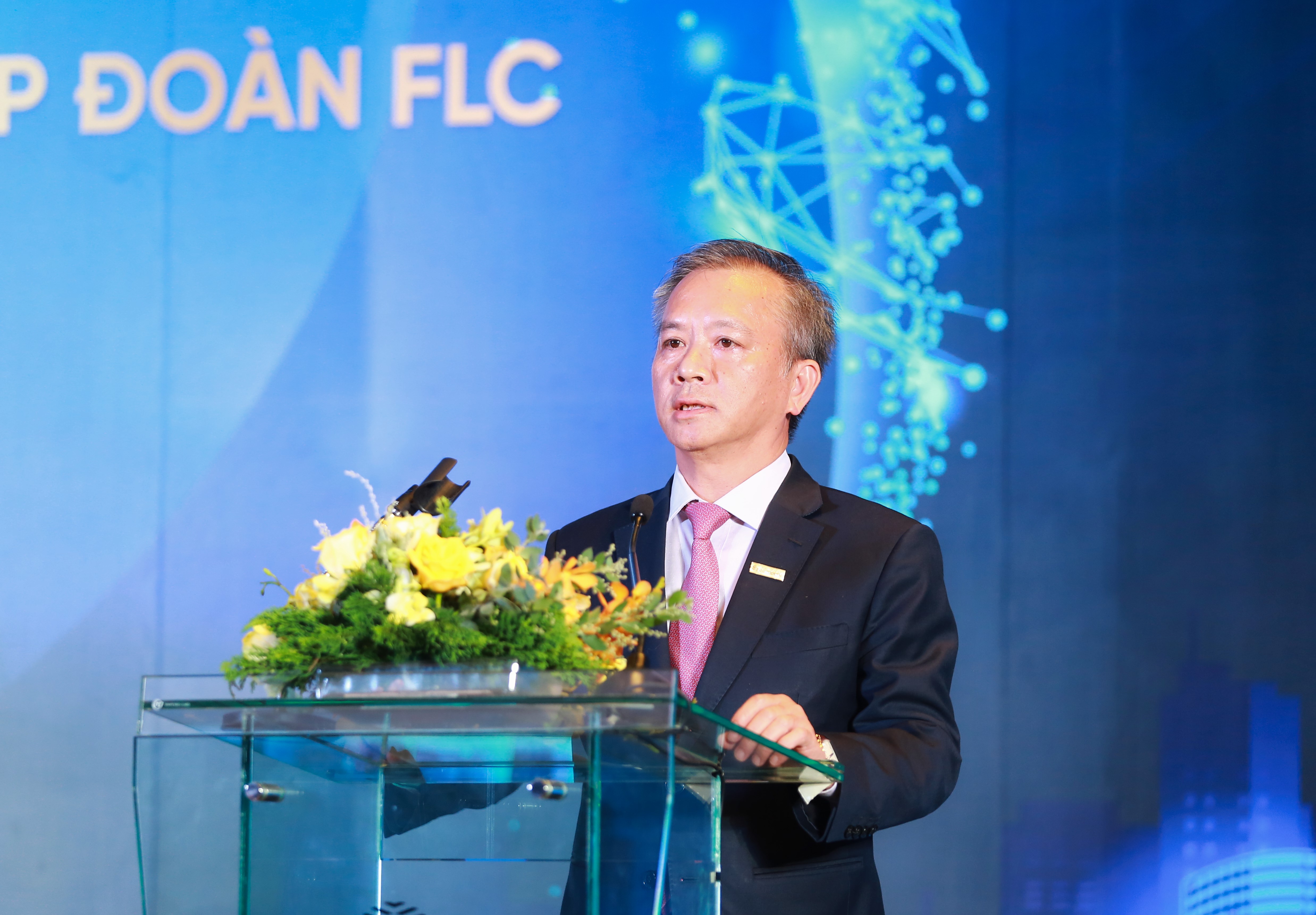 &Ocirc;ng Phan Đ&igrave;nh Tuệ, Ph&oacute; Tổng Gi&aacute;m đốc Sacombank ph&aacute;t biểu tại buổi lễ k&yacute; kết