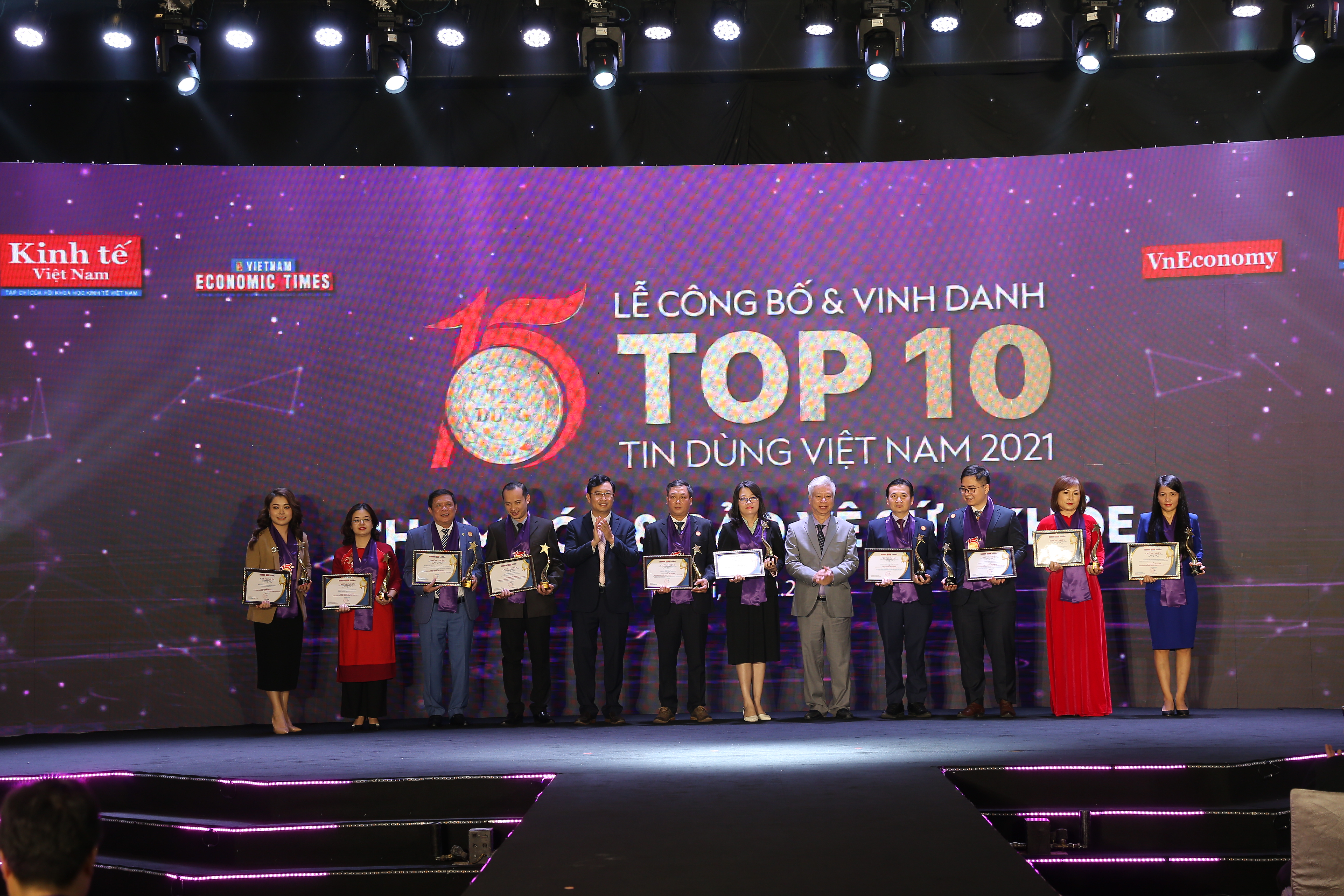Top 10 sản phẩm, dịch vụ ng&agrave;nh chăm s&oacute;c sức khỏe gồm: Thuốc ho bổ phế Bảo Thanh, kem đ&aacute;nh răng dược liệu Ngọc Ch&acirc;u, Dầu gội đầu Nguy&ecirc;n Xu&acirc;n Dưỡng T&oacute;c, Dung dịch vệ sinh phụ nữ Dạ Hương &ndash; C&ocirc;ng ty TNHH Dược phẩm Hoa Linh; Thực phẩm bảo vệ sức khỏe &Iacute;ch Thận Vương; Nattospes, Cốt Tho&aacute;i Vương; thực phẩm bảo vệ sức khỏe Nga Phụ Khang &ndash; C&ocirc;ng ty TNHH Dược phẩm &Aacute; Ch&acirc;u; Thực phẩm bảo vệ sức khỏe Bảo Xu&acirc;n, Bảo Xu&acirc;n Gold v&agrave; Bảo Xu&acirc;n Tuổi 50 , Diabetna &ndash; C&ocirc;ng ty TNHH Dược phẩm &Iacute;ch Nh&acirc;n; Long Huyết P/H &ndash; C&ocirc;ng ty TNHH Đ&ocirc;ng Dược Ph&uacute;c Hưng; &Iacute;ch T&acirc;m Khang &ndash; C&ocirc;ng ty TNHH Pg88vn Trang Chủ Chính Thức v&agrave; Ph&aacute;t triển Đ&ocirc;ng T&acirc;y; Sản phẩm bảo vệ sức khỏe H&agrave; Thủ &Ocirc; Phạm Gia Gold 3 , Tr&agrave; thải độc Phạm Gia, Vi&ecirc;n giảm c&acirc;n Phạm Gia Gold 3  &ndash; C&ocirc;ng ty&nbsp;TNHH sản xuất v&agrave; xuất nhập khẩu Nguy&ecirc;n H&agrave; - Phạm Gia; Thực phẩm bảo vệ sức khỏe S&acirc;m Nhung Tố Nữ Tuệ Linh &ndash; C&ocirc;ng ty TNHH Tuệ Linh; Dịch vụ chăm s&oacute;c thai sản trọn g&oacute;i &ndash; Bệnh viện Đa khoa Phương Đ&ocirc;ng; Yến s&agrave;o Kh&aacute;nh H&ograve;a Sanvinest &ndash; C&ocirc;ng ty CP Nước giải kh&aacute;t Yến S&agrave;o Kh&aacute;nh H&ograve;a; v&agrave; Dịch chiết S&acirc;m Ngọc Linh Kon Tum K5 &ndash; C&ocirc;ng ty CP Vingin.