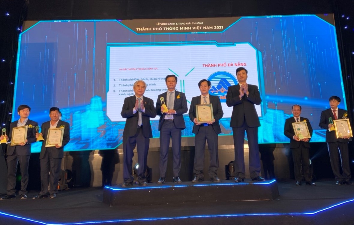 Trao giải Thành phố thông minh Việt Nam 2021 cho Đà Nẵng.