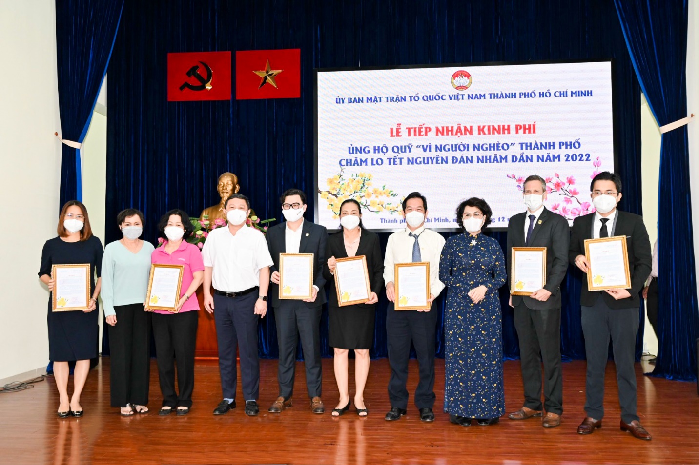 C&aacute;c mạnh thường qu&acirc;n ủng hộ Quỹ &ldquo;V&igrave; người ngh&egrave;o&rdquo; do Mặt trận tổ quốc Tp.HCM ph&aacute;t động ng&agrave;y 20/12/2021.