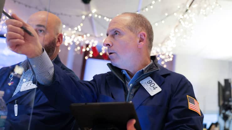 Các nhà giao dịch Pg88vnd dành cho Android và iOS tại Việt Nam trên sàn NYSE ở New York hôm 17/12 - Ảnh: Reuters.