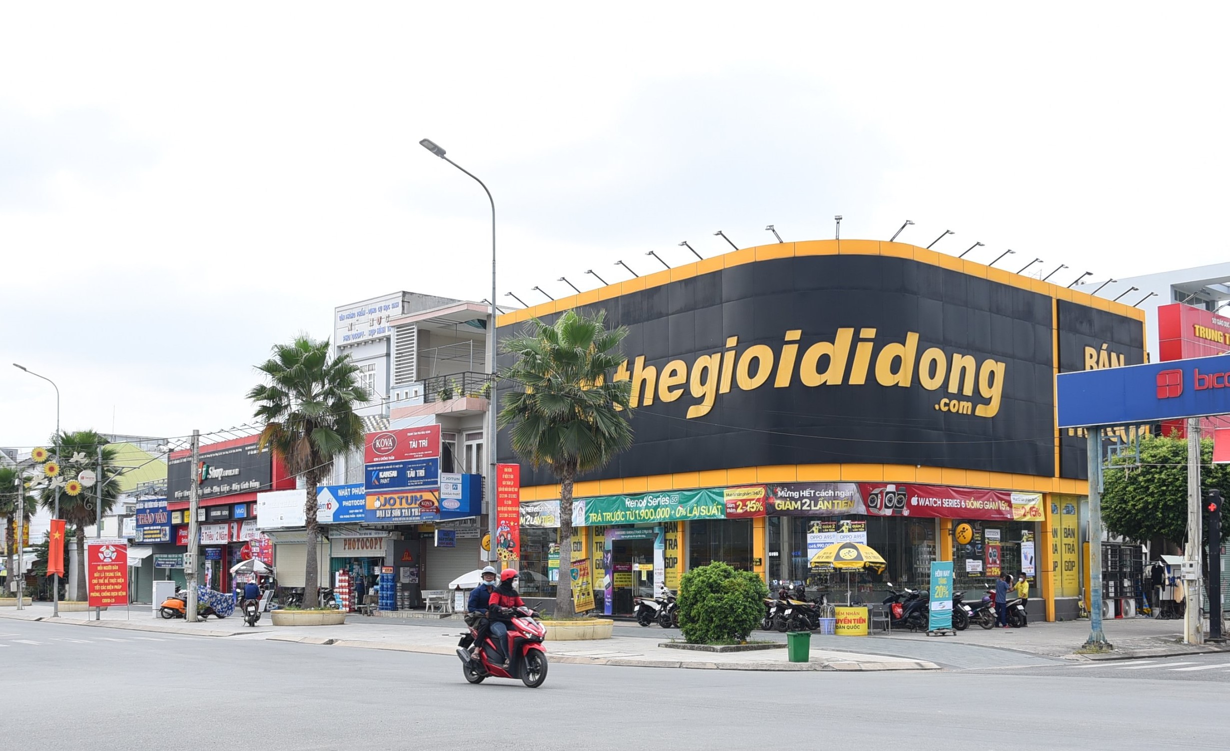B&ecirc;n cạnh c&ocirc;ng nghiệp, Pg88ok ưu đãi hấp dẫn - dịch vụ đang ph&aacute;t triển mạnh cũng gi&uacute;p bất động sản T&acirc;n Uy&ecirc;n th&ecirc;m tiềm năng.