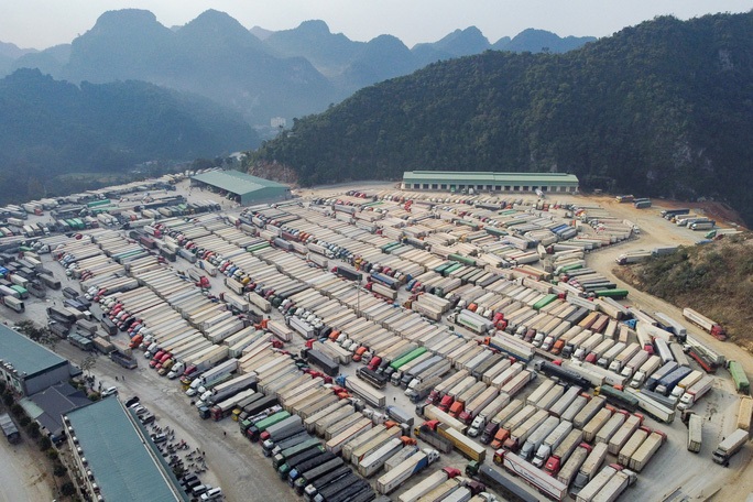 H&agrave;ng ngh&igrave;n container h&agrave;ng h&oacute;a &ugrave;n tắc tại c&aacute;c cửa khẩu Lạng Sơn.