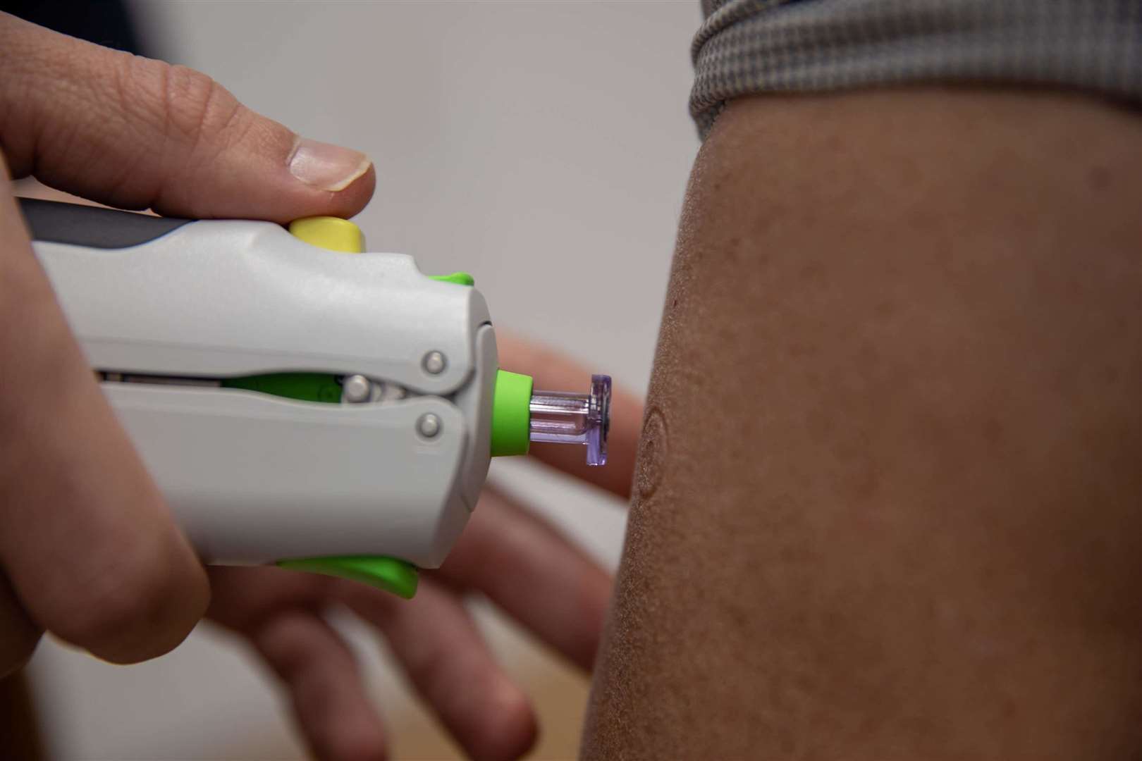 Với cơ chế kh&ocirc;ng d&ugrave;ng kim ti&ecirc;m, vaccine DIOS-CoVax&nbsp; của Anh&nbsp;nhắm mục ti&ecirc;u v&agrave;o c&aacute;c&nbsp;biến thể mới nổi.