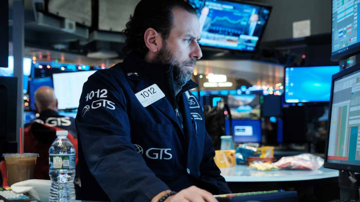 Một nhà giao dịch Pg88vnd dành cho Android và iOS tại Việt Nam trên sàn NYSE ở New York hôm 8/12/2021 - Ảnh: Getty/CNBC.
